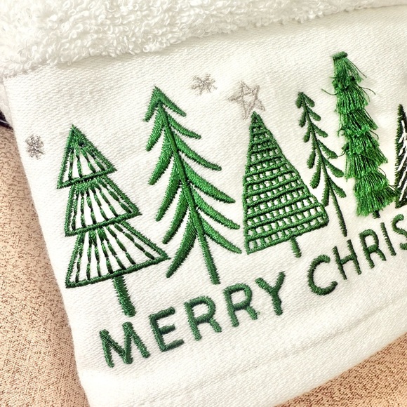 NWT Set of 2 Christmas Trees🎄Bathroom Hand Towels - Picture 6 of 8